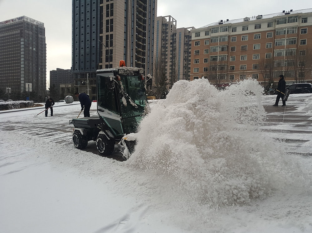 北方厚積雪清掃